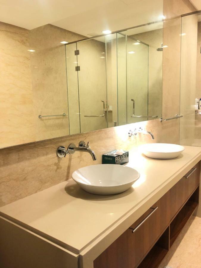 The Suites At Waterside Straits Quay By Plush Bagan Jermal Habitación foto